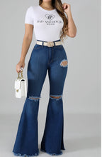 Load image into Gallery viewer, Plus Size Wide-legged Jeans
